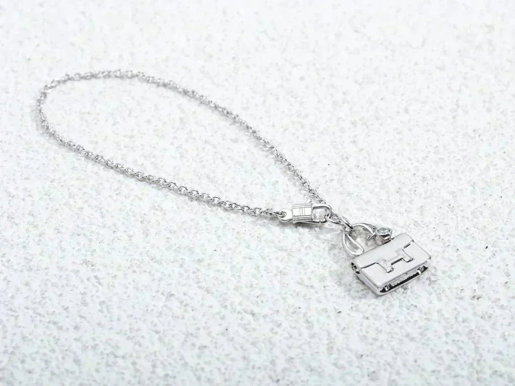 ??MIRA?¡¥AMULETTE PEDANT SILVER NECKLACE