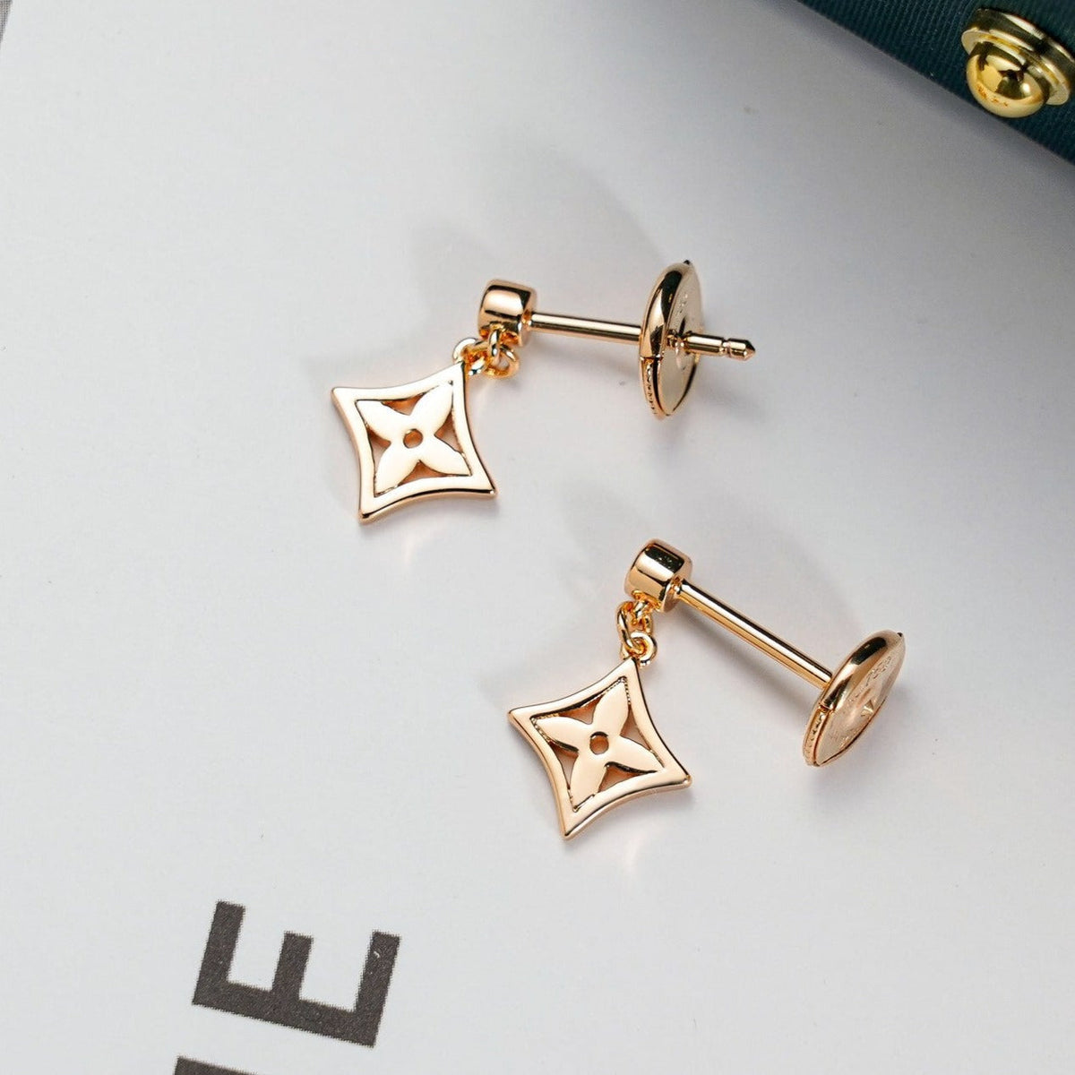 ??MIRA?¡¥STAR EARRINGS GOLD