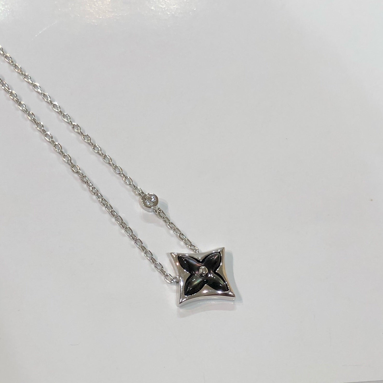 ??MIRA?¡¥STAR BLACK MOP NECKLACE