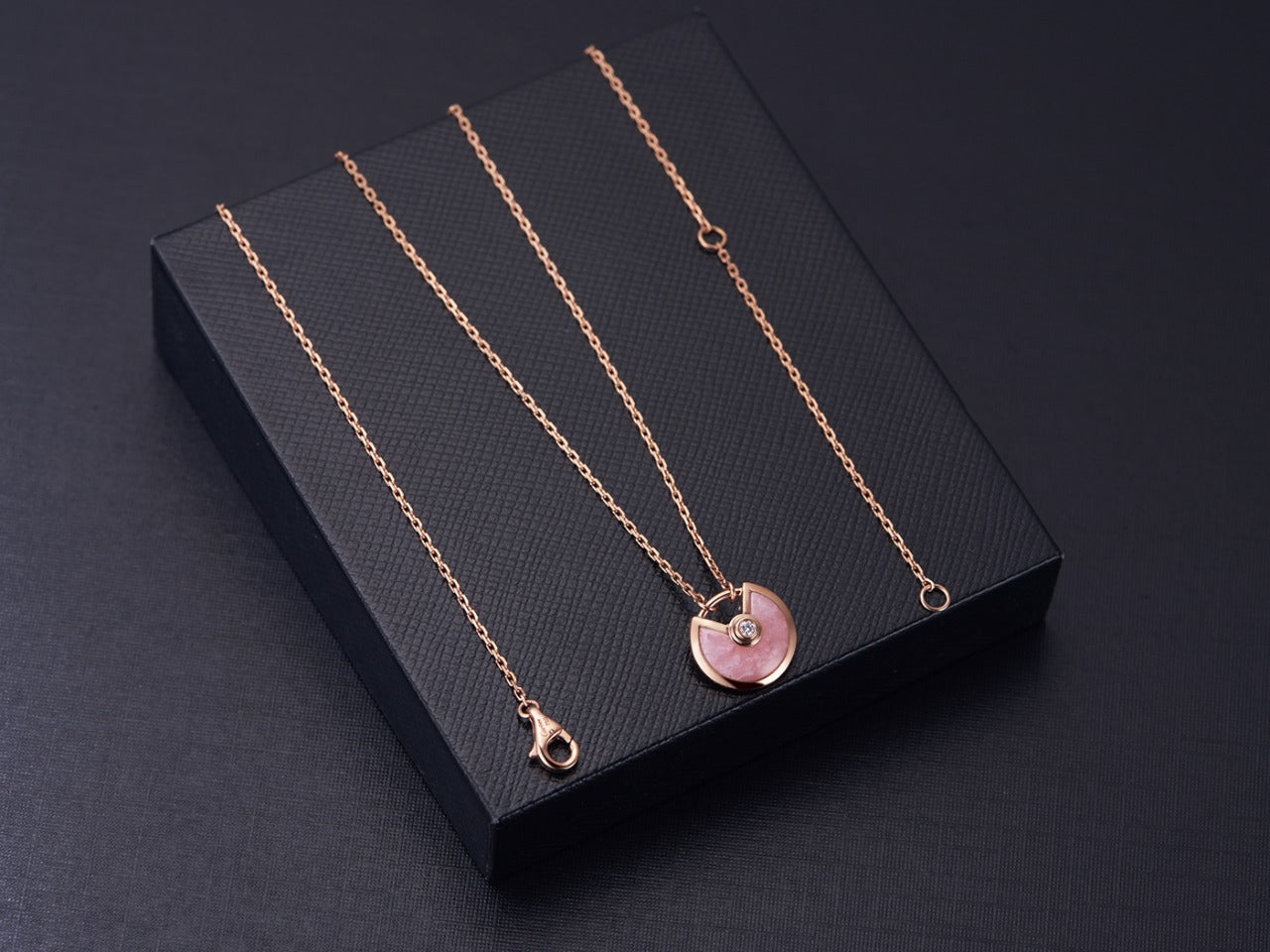 ??MIRA?¡¥AMULETTE ROSE GOLD PINK MOP NECKLACE