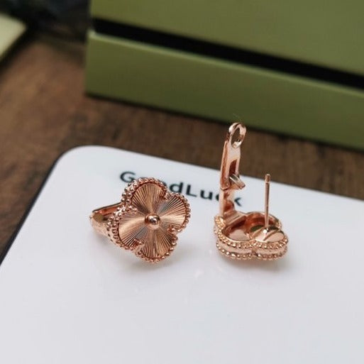 ??MIRA?¡¥CLOVER MEDIUM STUD EARRINGS