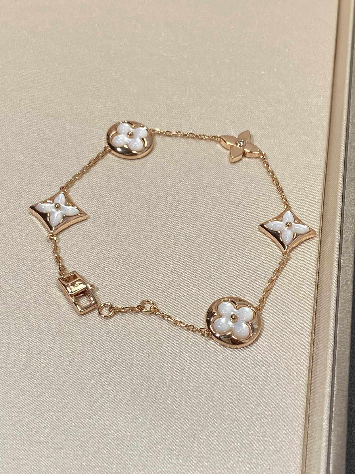 ??MIRA?¡¥STAR AND SUN 5 MOTIF MOP PINK GOLD BRACELET