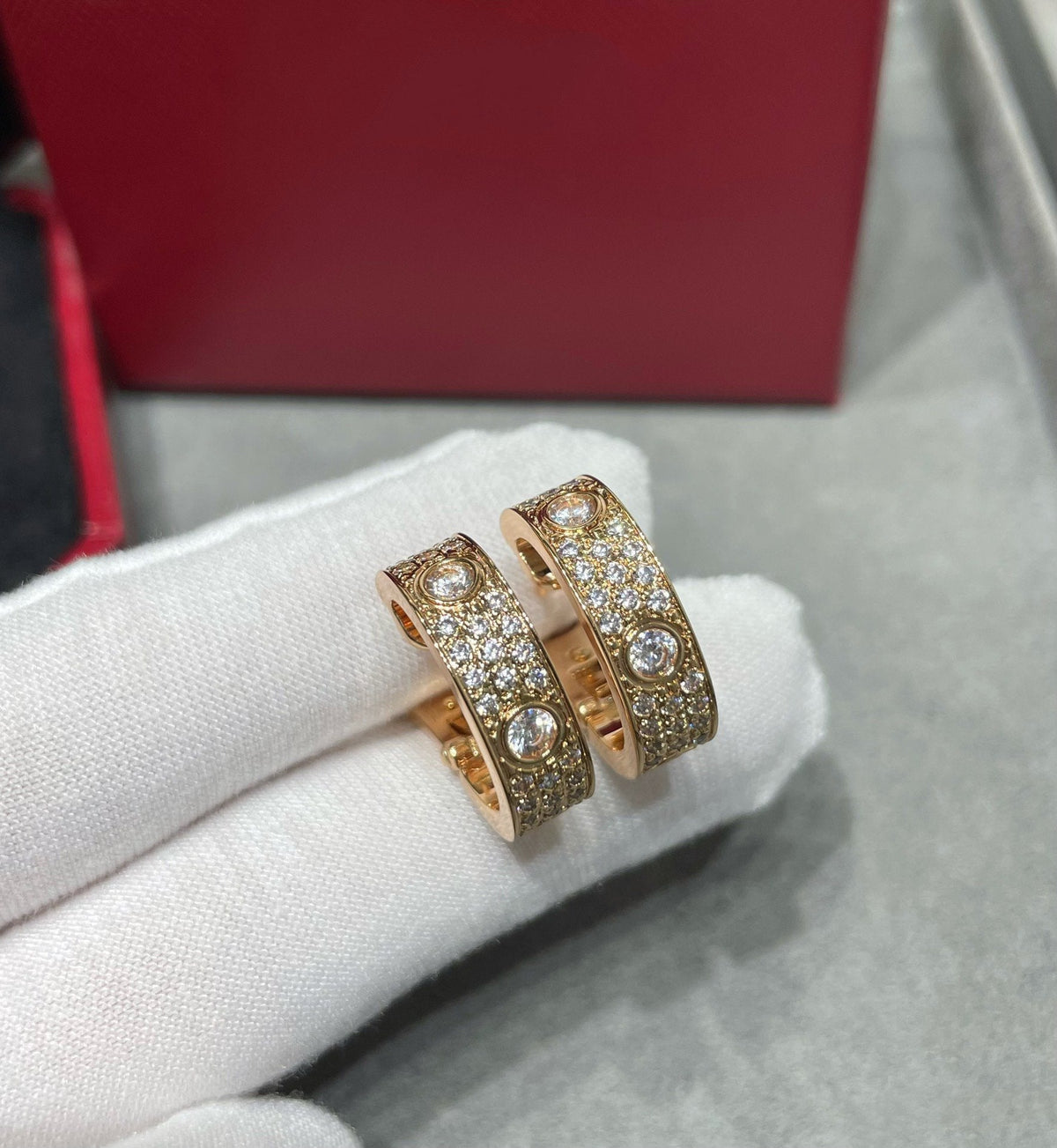 ??MIRA?¡¥LOVE 5.5MM DIAMOND PAVED EARRINGS