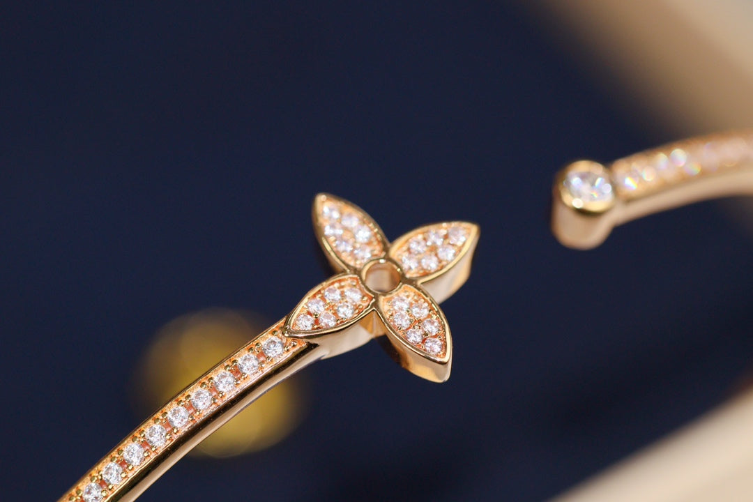 ??MIRA?¡¥IDYLLE PINK GOLD OPEN BRACELET DIAMOND PAVED