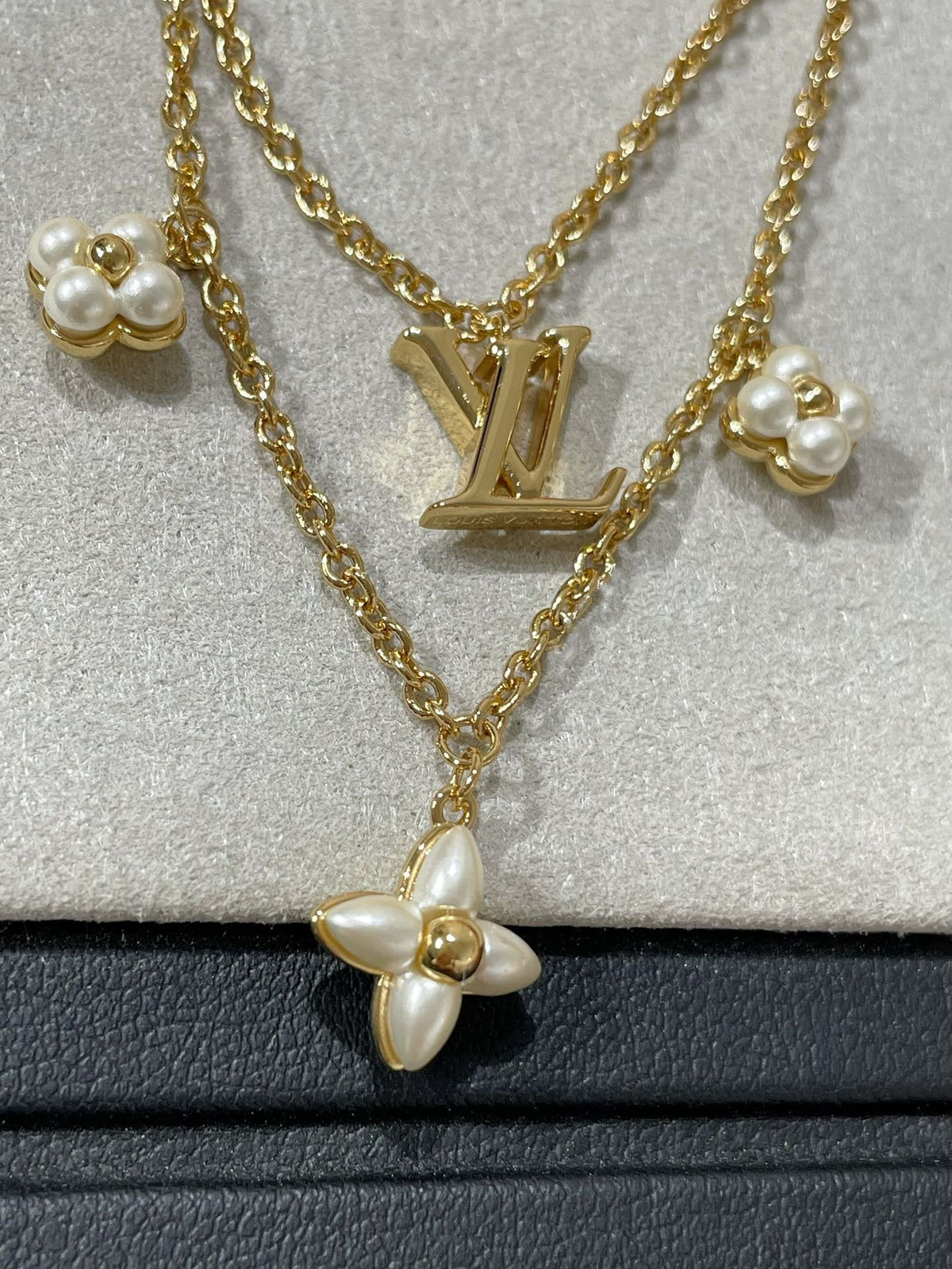 ??MIRA?¡¥FLOWERGRAM GOLD MOP DOUBLE ROW NECKLACE