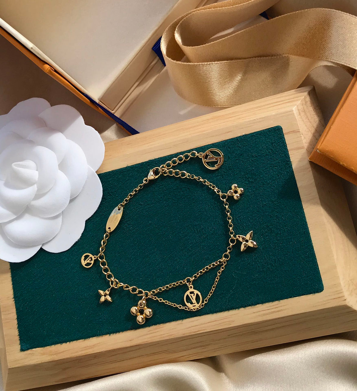 ??MIRA?¡¥BLOOMING PINK GOLD MOP BRACELET
