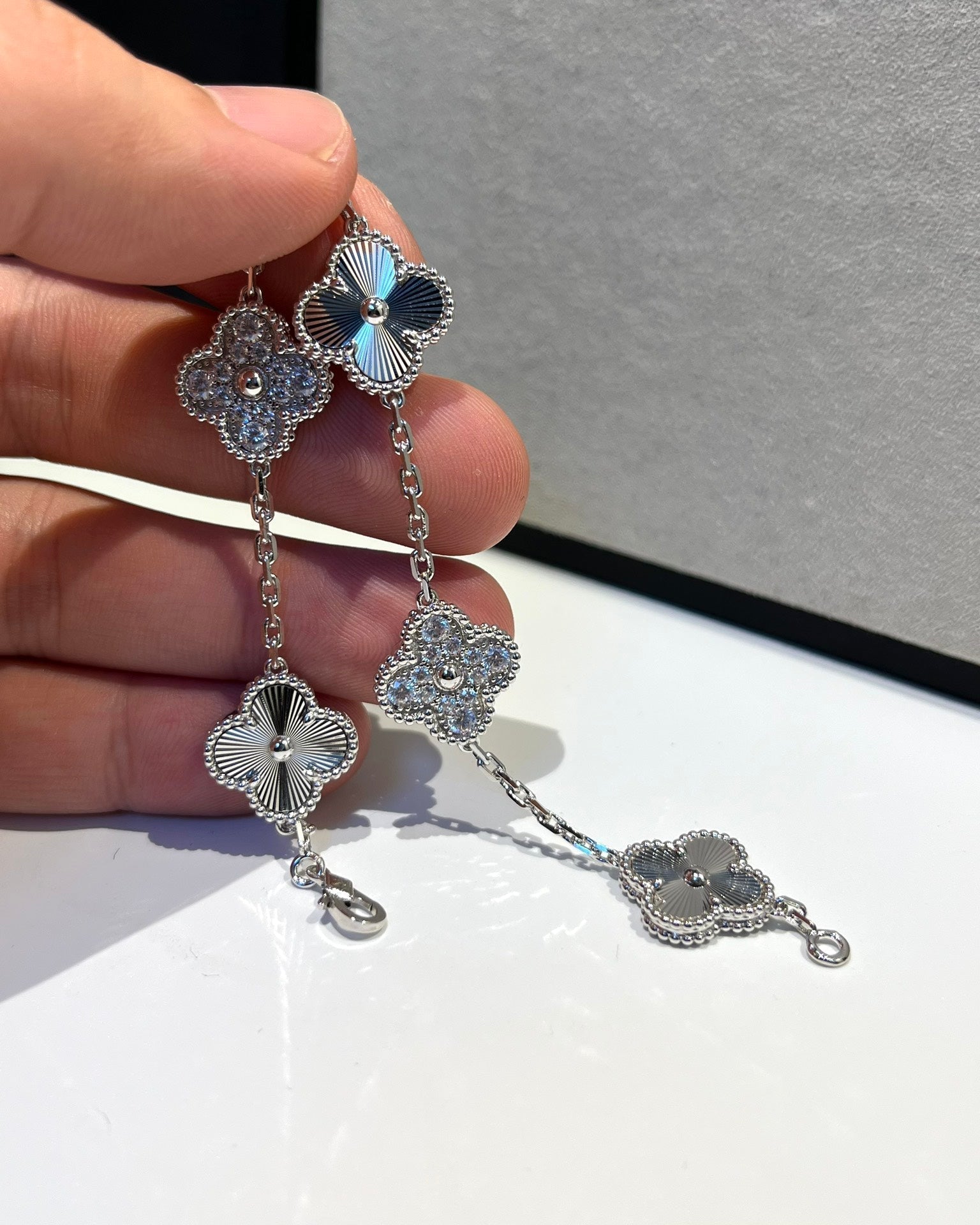[MIRA]New  CLOVER 5 MOTIF LASER BRACELET COLLECTION