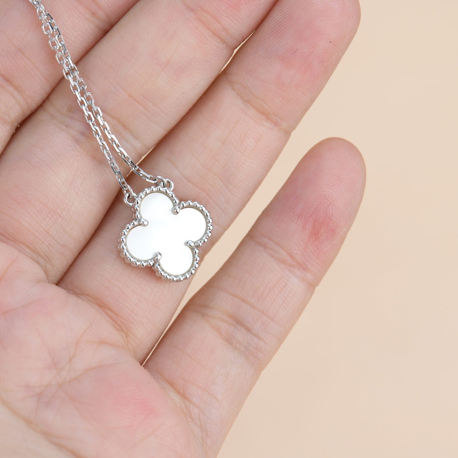 ??MIRA?¡¥CLOVER  15MM WHITE MOTHER-OF-PEARL SILVER