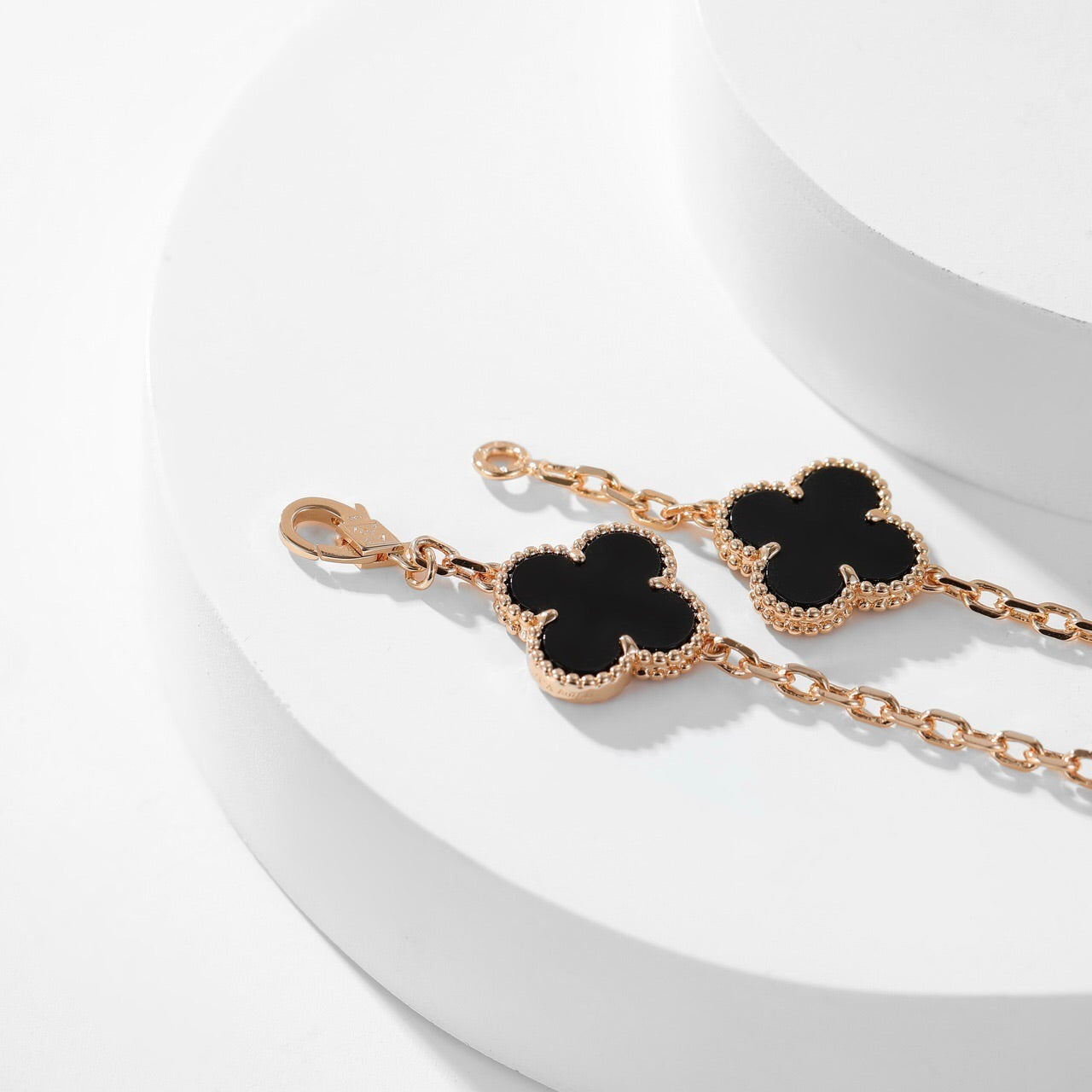 ??MIRA?¡¥CLOVER 10 MOTIFS ONYX NECKLACE