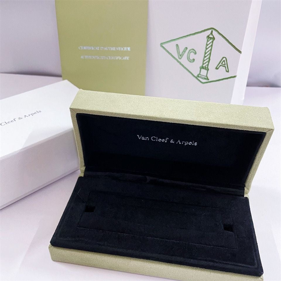 ??MIRA?¡¥VA CLOVER BRACELET NECKLACE RING BOX GIFT BAG