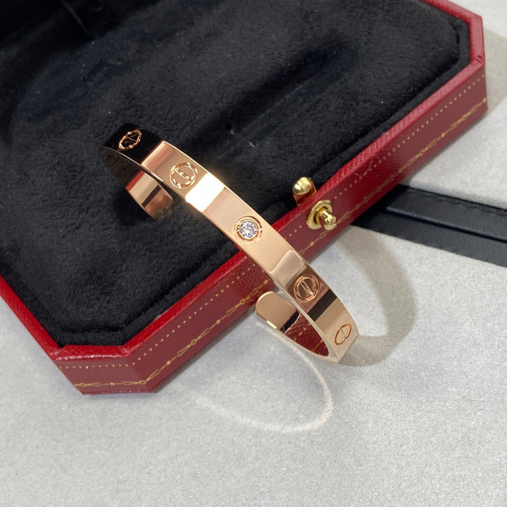 ??MIRA?¡¥LOVE BRACELET 6.1MM 1 DIAMOND OPEN CUFF