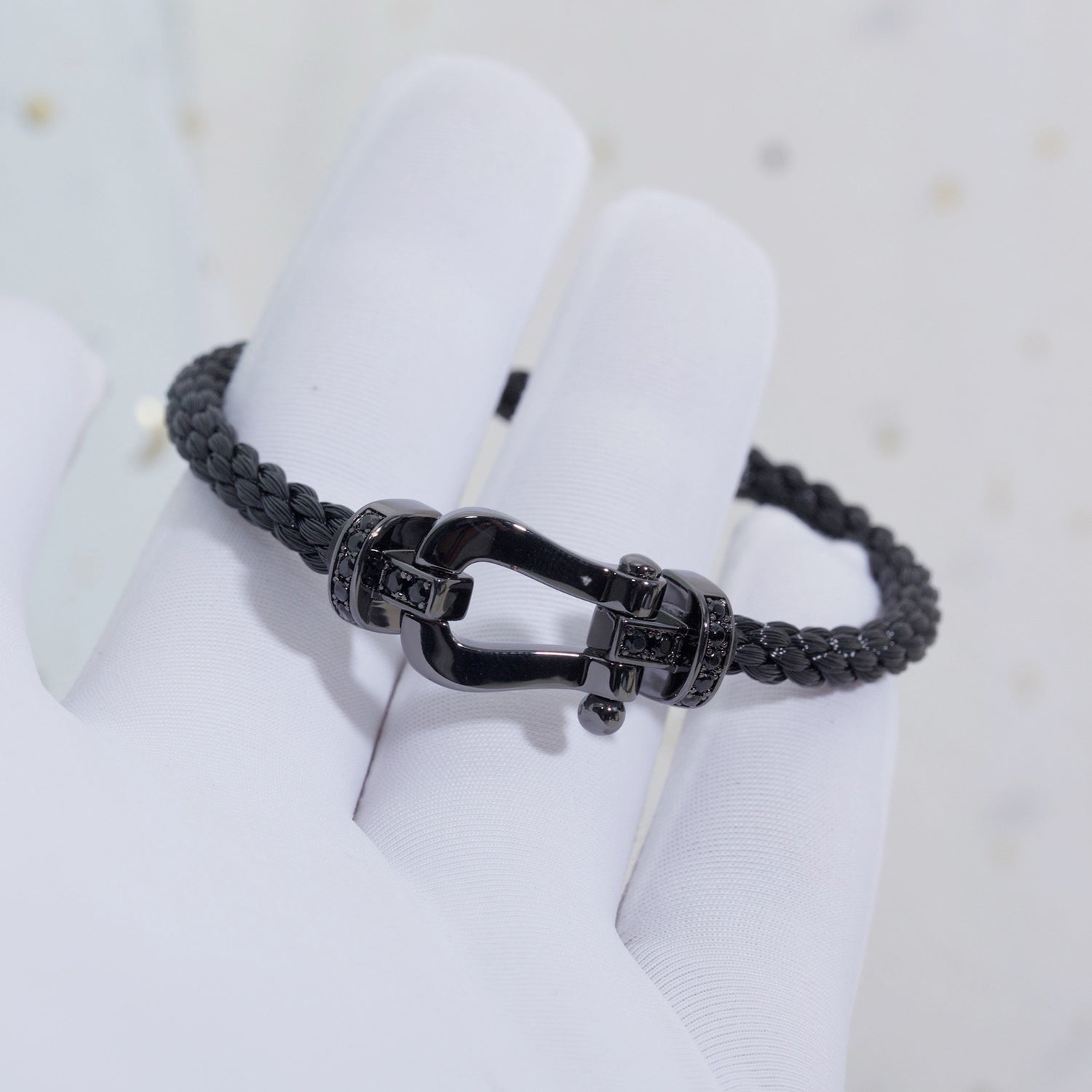 ??MIRA?¡¥FORCE LARGE SERIES HORSESHOE BLACK SAMURAI BRACELET