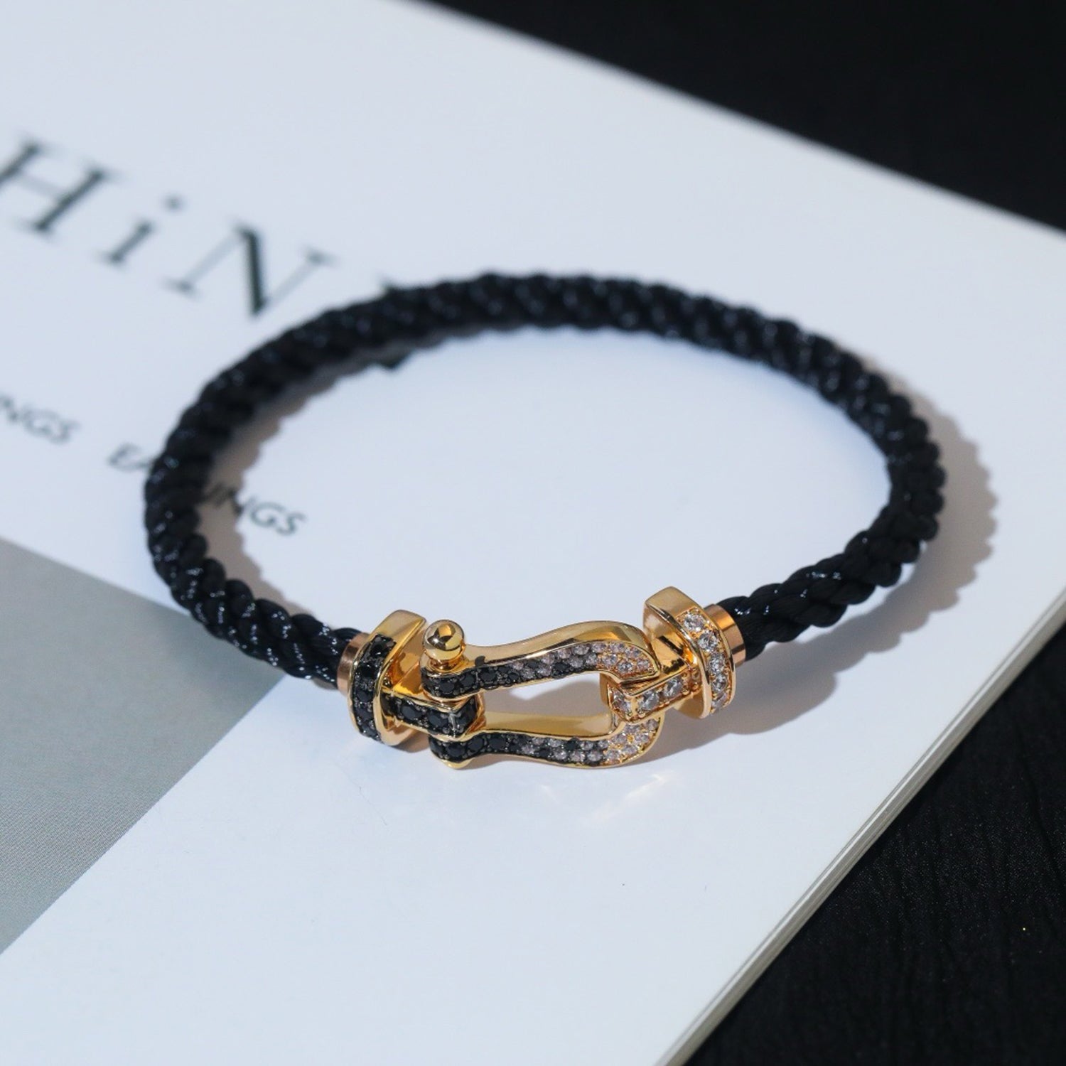 ??MIRA?¡¥FORCE LARGE HORSESHOE BLACK WHITE DIAMOND BRACELET SILVER