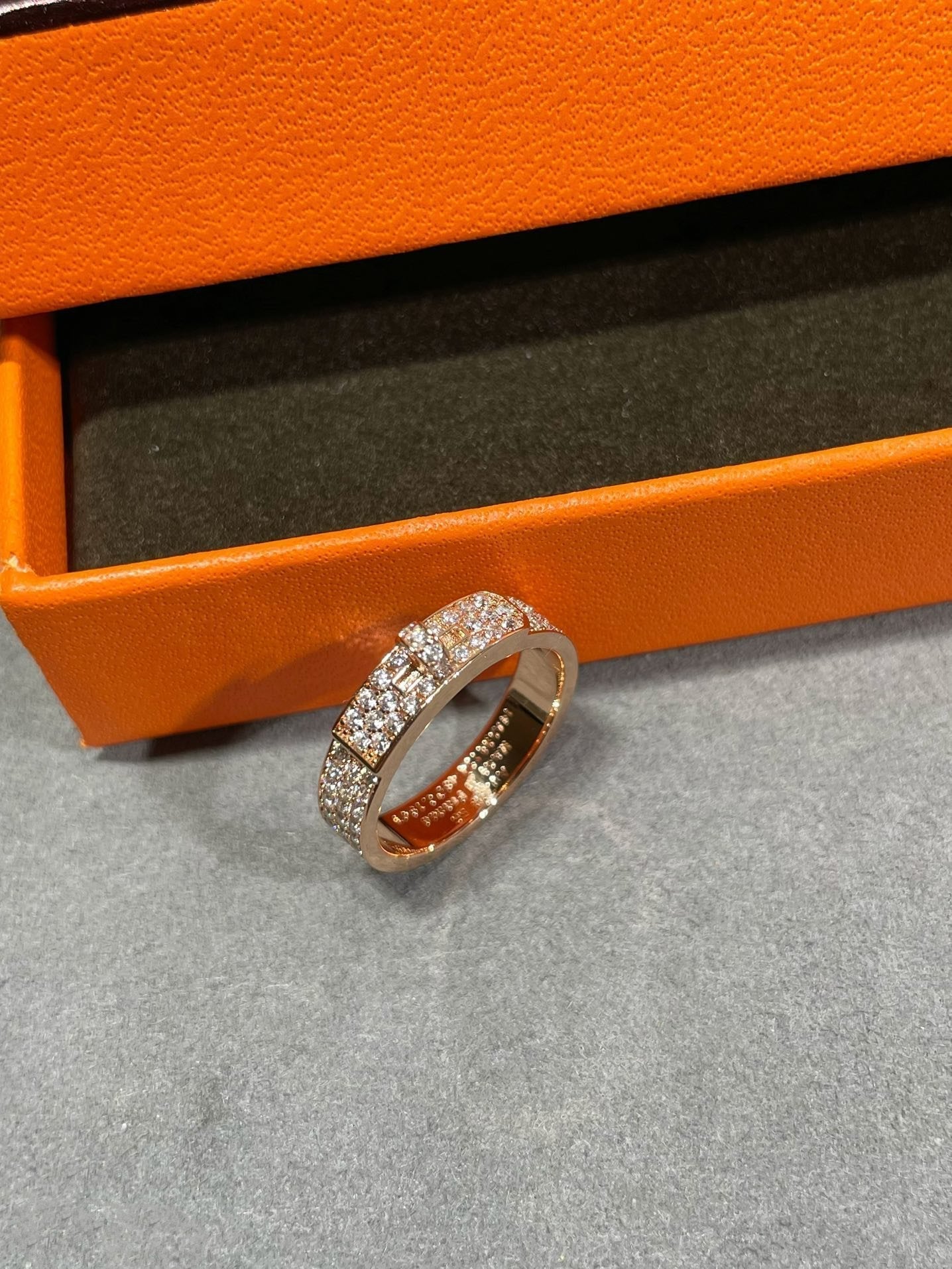 ??MIRA?¡¥KELLY PINK GOLD DIAMOND RING