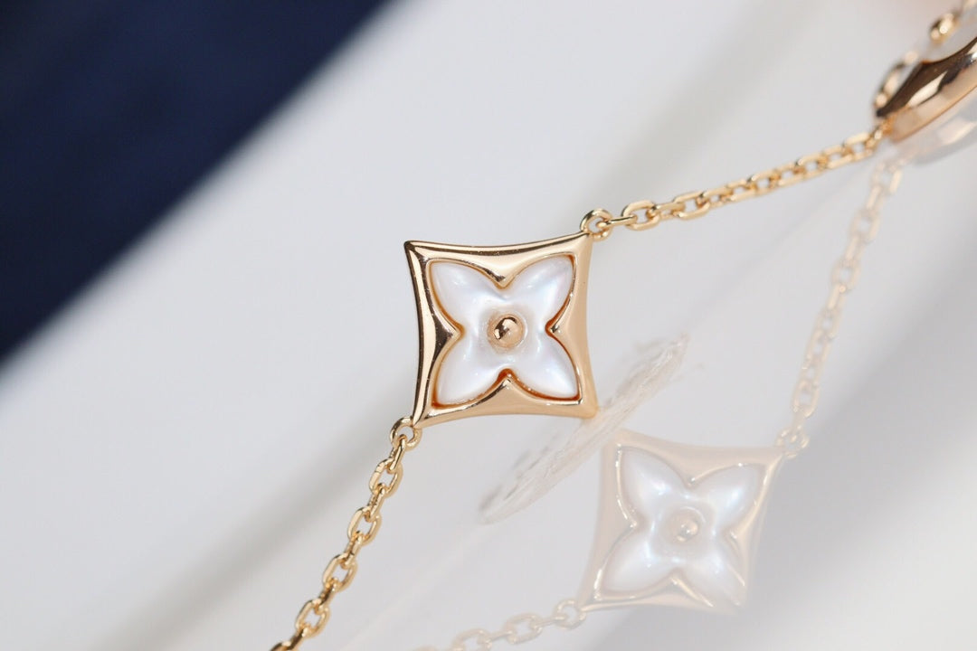 ??MIRA?¡¥LEAF CLOVER BRACELET