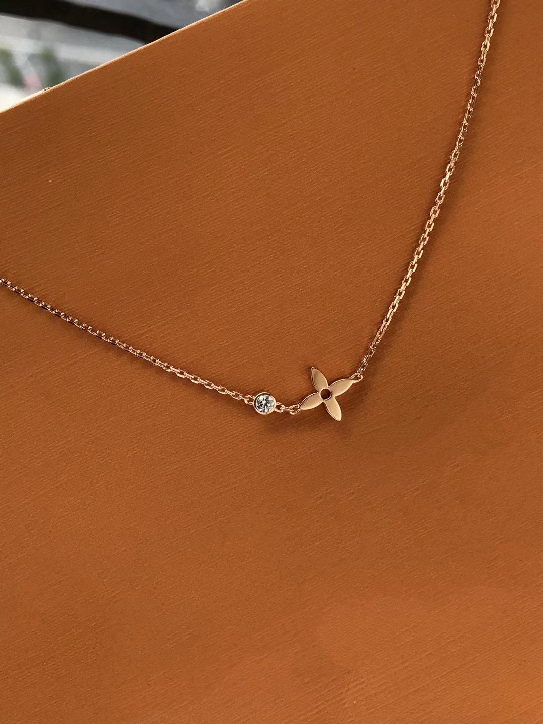 ??MIRA?¡¥BLOSSOM PENDANT PINK GOLD AND DIAMOND