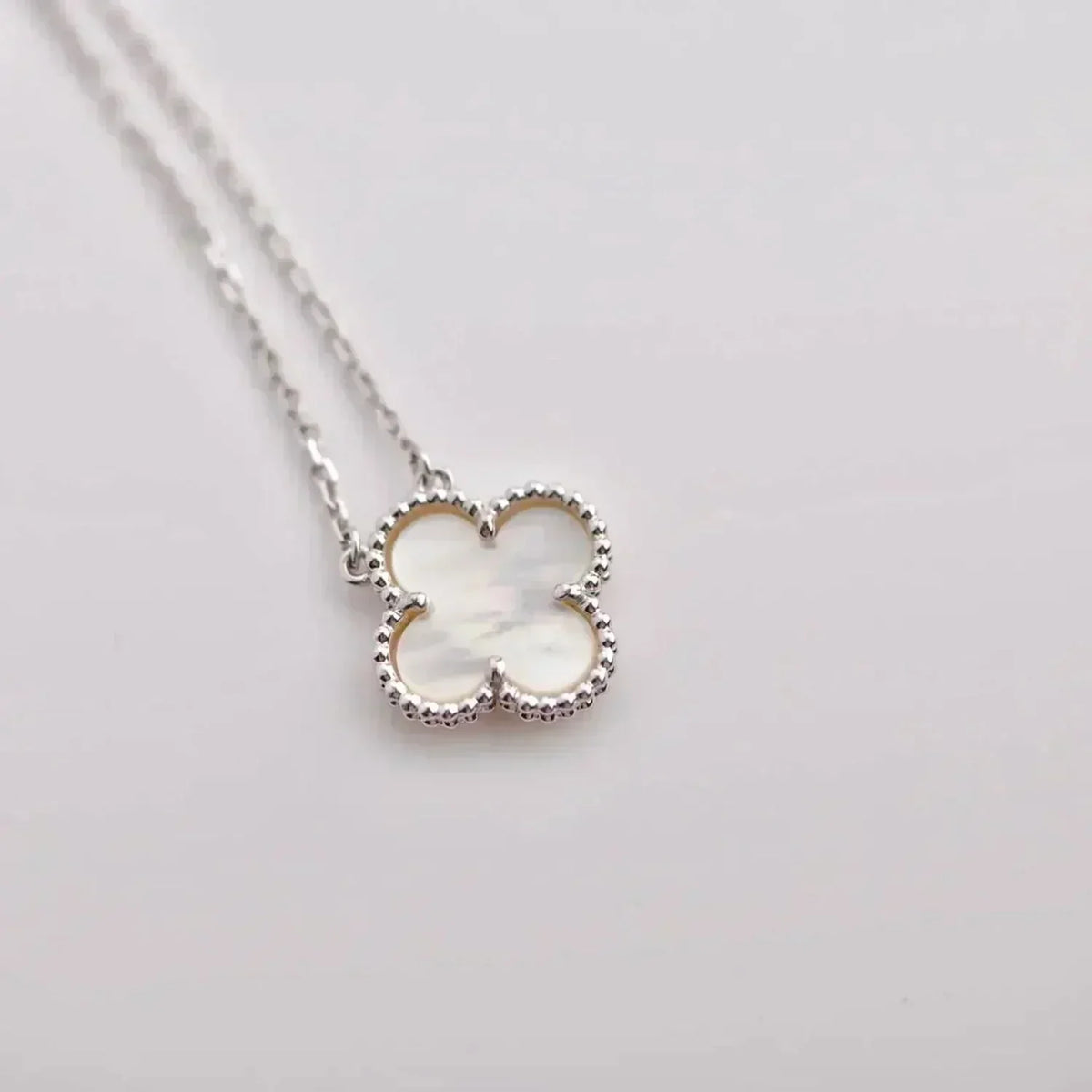 ??MIRA?¡¥CLOVER  15MM WHITE MOTHER-OF-PEARL SILVER
